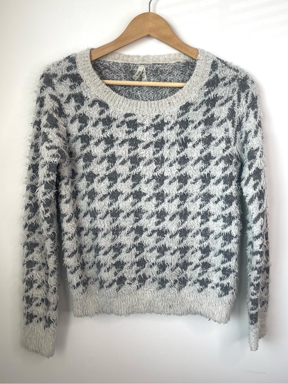 Mudd cozy Women's Gray and Cream Houndstooth Sweater size XS